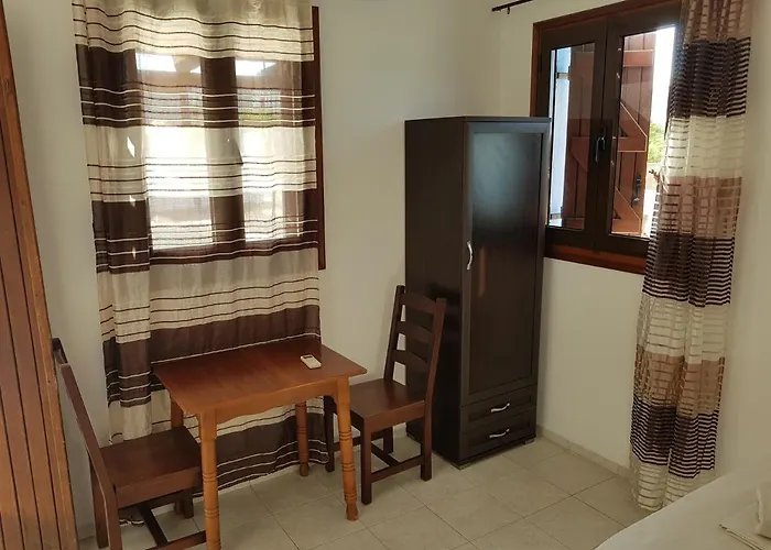 Andreas Hotel apartamentowy Pefki