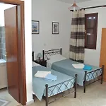 Ξενοδοχείο με διαμερίσματα Andreas