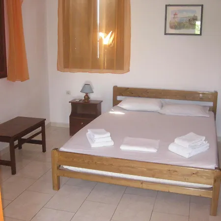 Ξενοδοχείο με διαμερίσματα Andreas